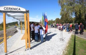OTVORITEV PRED OŠ CERKNICA  23 FOTO LJUBO VUKELIČ